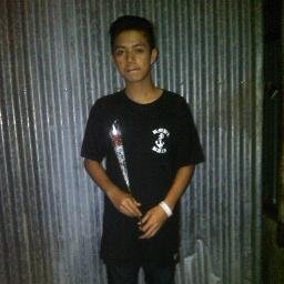 Minyak rambut ku , ku pakai setiap waktu , biar aku klinyis slalu , karena aku ROCKABILLY .