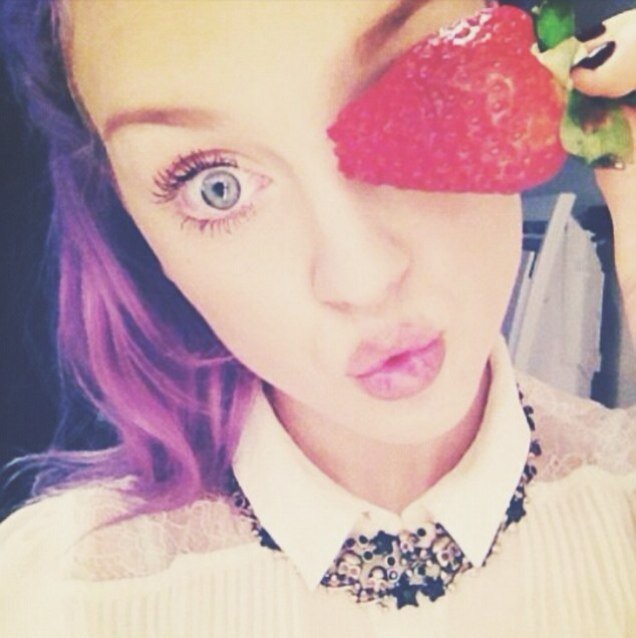 Perrie_Edwarcls's profile picture. Don't you dare look out your window, darling, everything's on fire.