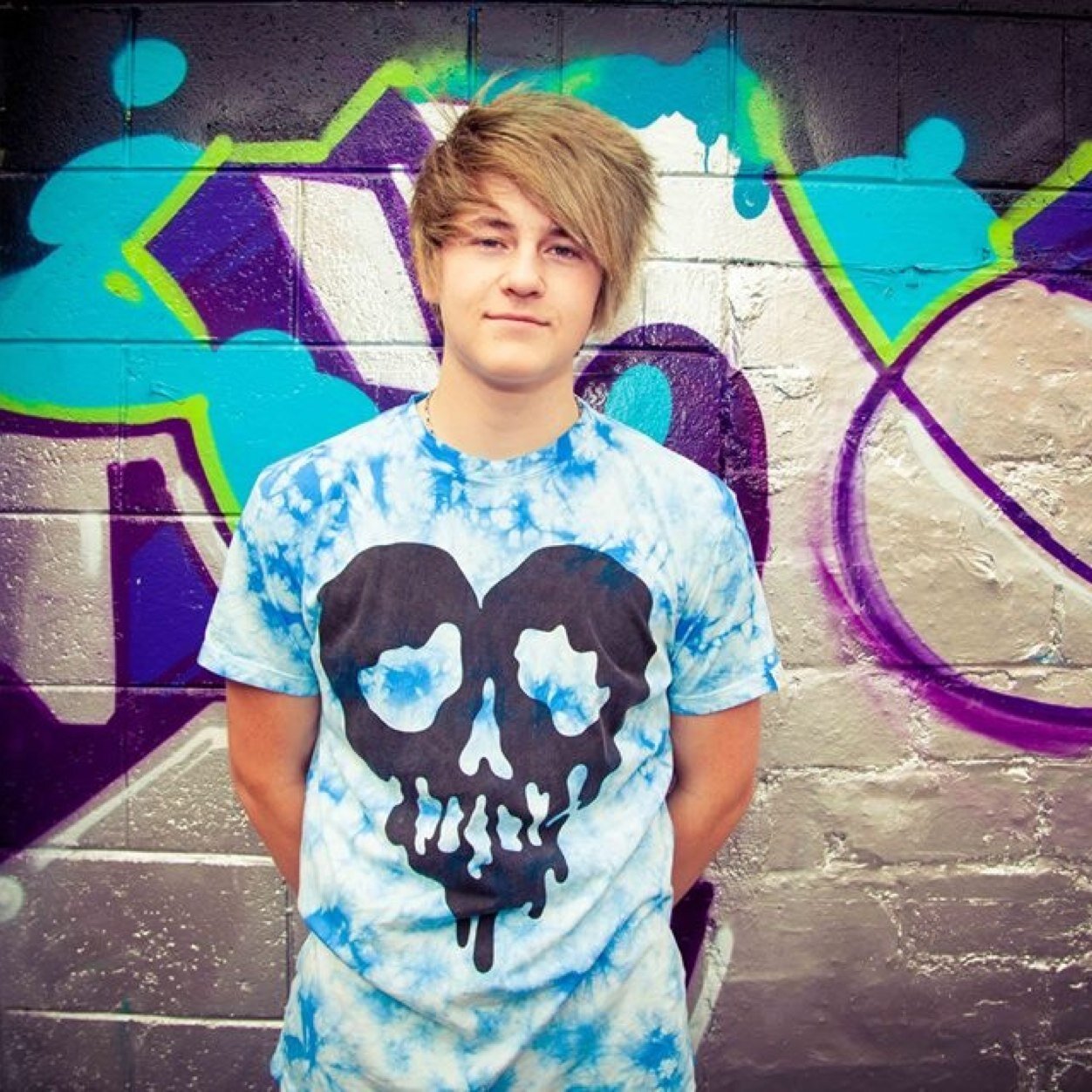 TROLL ACCOUNT Main: @IWantTheDBrk. Devoted to jaxon jenner cause hes a fucking babe.