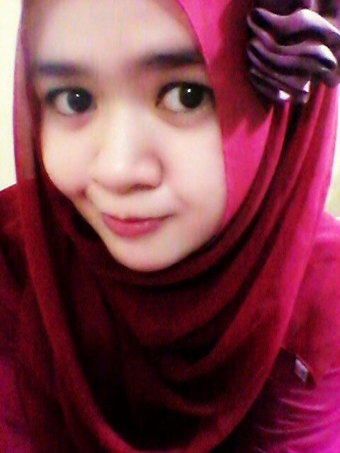 maya_mayo03's profile picture. dokter muda, 22 tahun,kbahagiaan ortu n akhirat jd tujuan hidup