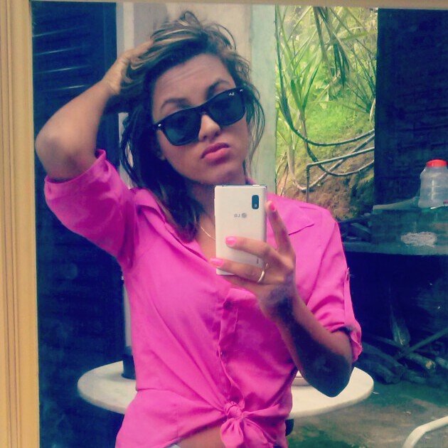 Complicadinha  Difícil (L``
LIbriana sempre sorrindo :: 
Tipooo assim  () 
Adoooro irritar quem eu gosto  «3