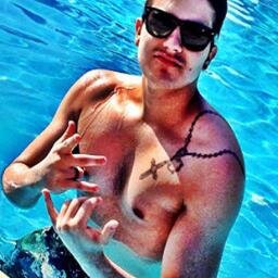 O meu pensamento te segue, minha saudade te persegue ... Eu quero é você, eu amo só você, e o resto tanto faz ! @luansantana