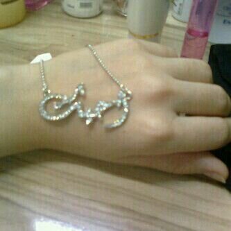 ♡ بعطيك قلبي .. بس خلي بالك عليه مو عشان هو قلبي .. بس عشان انت فيه ♡