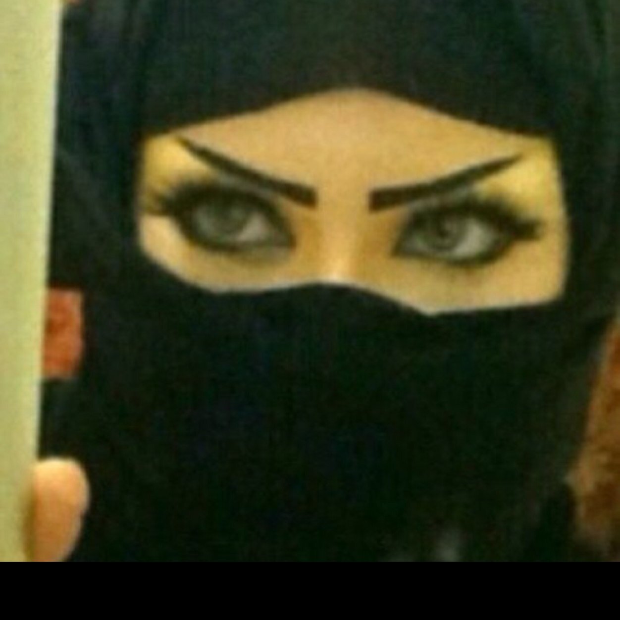 أمام كل شيّء خسرته أشياء كثيره فهمتها !!

الخاص مهمل