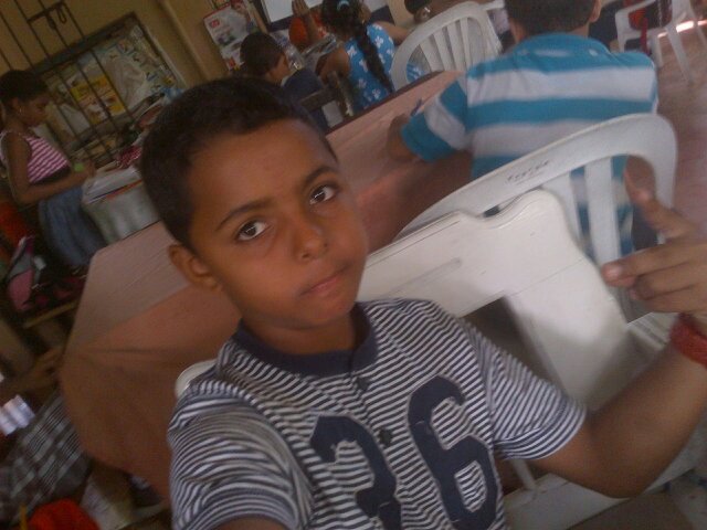 Amo la vida como ella a mi amo a mis familiares que me apoyan y amigos