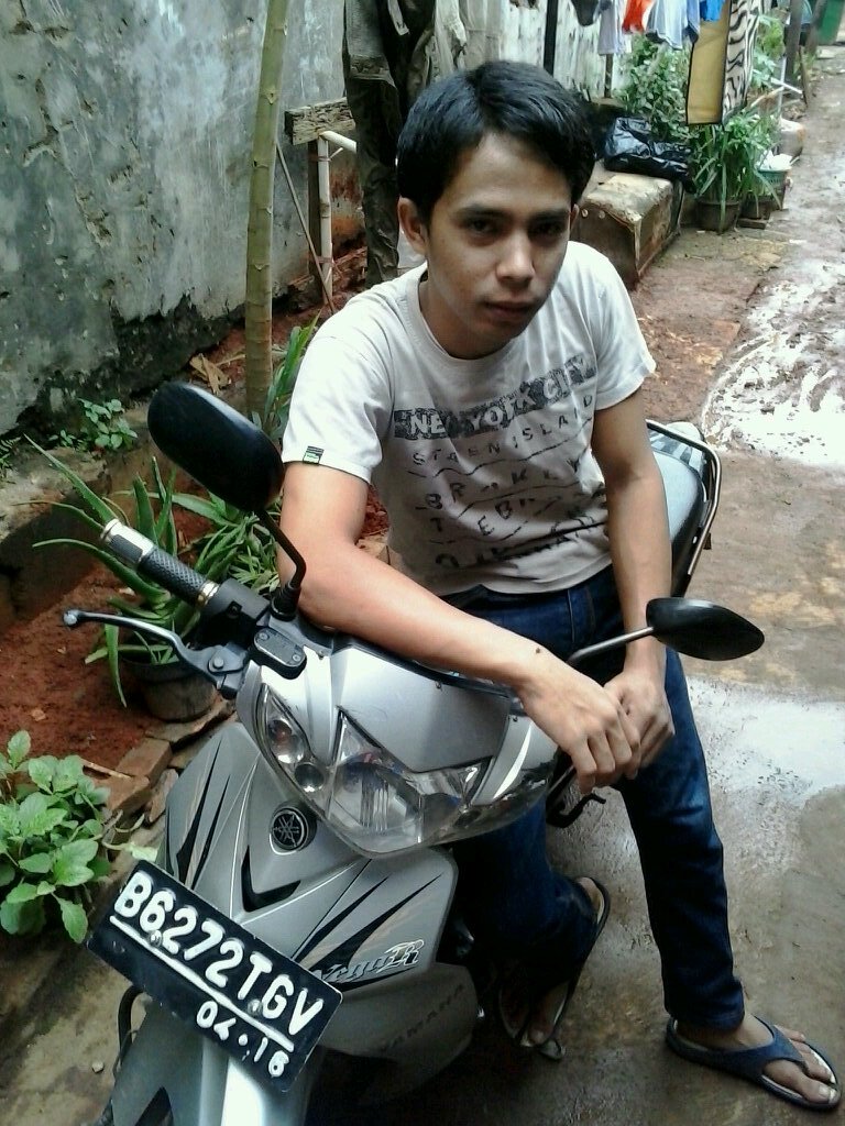 Staf Restaurant Nasi bebek @cipinang besar selatan jln.pancawarga I&Pangkalan jati 2