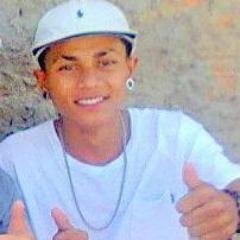 Nunca troque o que mais quer na vida por aquilo que mais quer no momento. Momentos passam, a vida continua