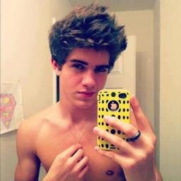 Hola soy austin martinez, si quiren saber todo sobre mi solo envienme mensajes y haci les cuento ;)