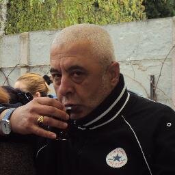 gurbette tek başına yaşayan oturan  bir  boğayım 😜😜