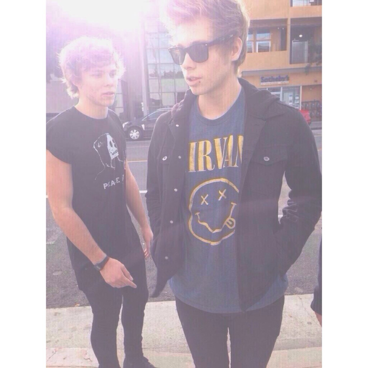 free follow from @lashtonchanel