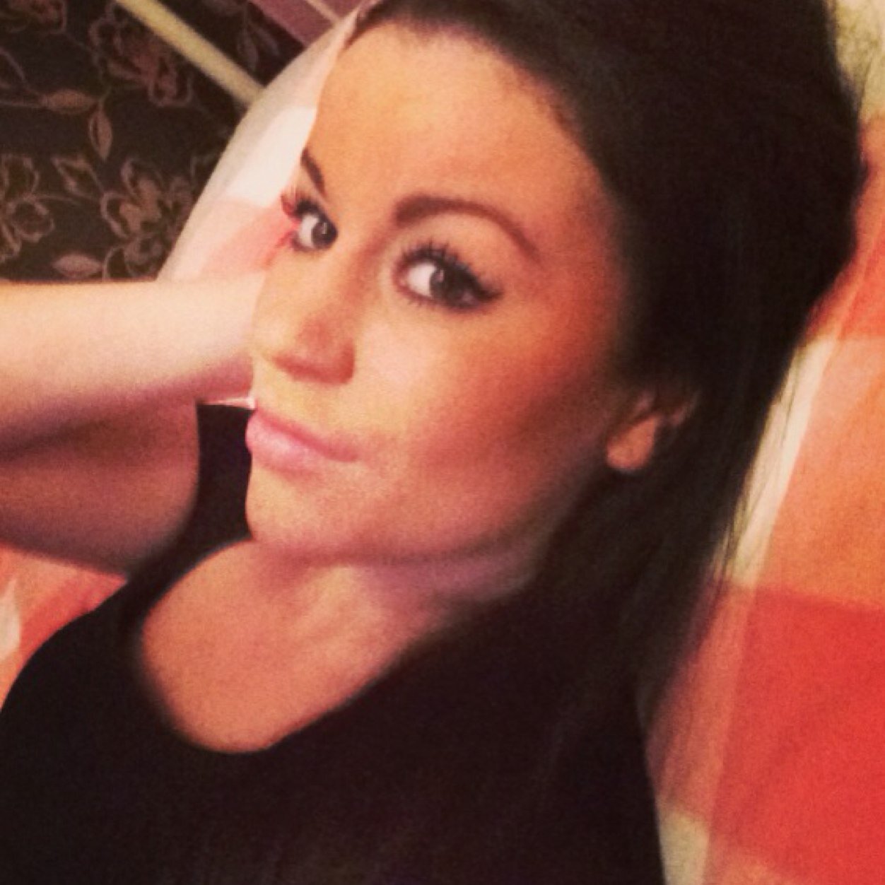 Irissinnema's profile picture. I almost had an 'i need a man' moment, but then i opened the vodka bottle...