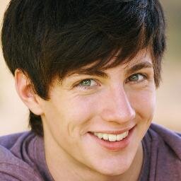 cam_anderson14's profile picture. 7th year Gryffindor, soon-to-be father, in love with Kiera.