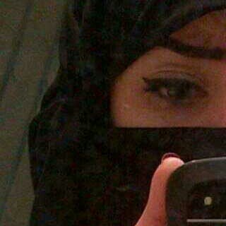 عمه متسلطه جدا مزاجيه لأبعد الحدود لي مع التسلط قصه عشق كبيره وقاسيه جدا لدرجه العنف بقوه سحاقيه