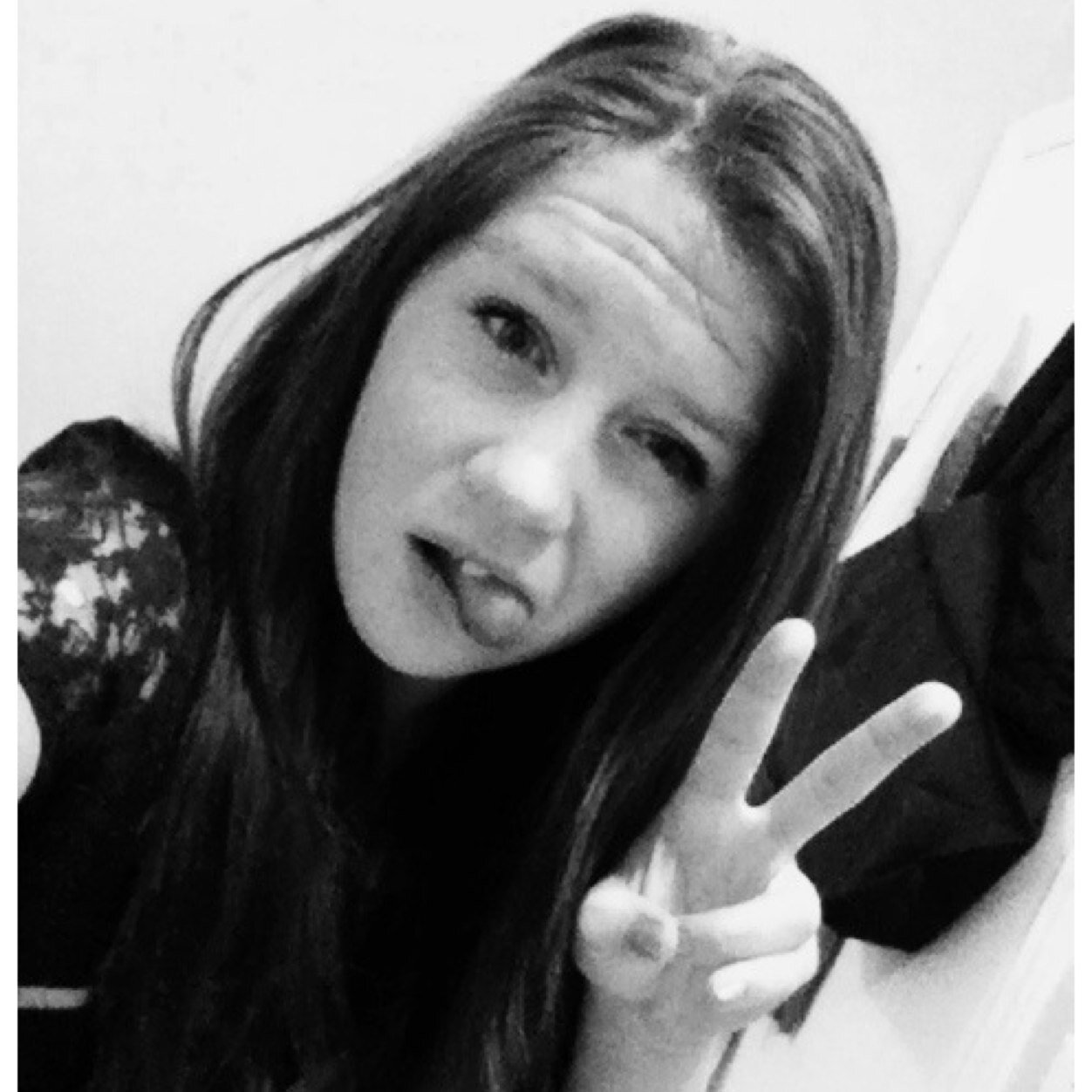 HEY THANKS FOR FOLLOWING ME LUV YA THANKS ❤❤❤❤
