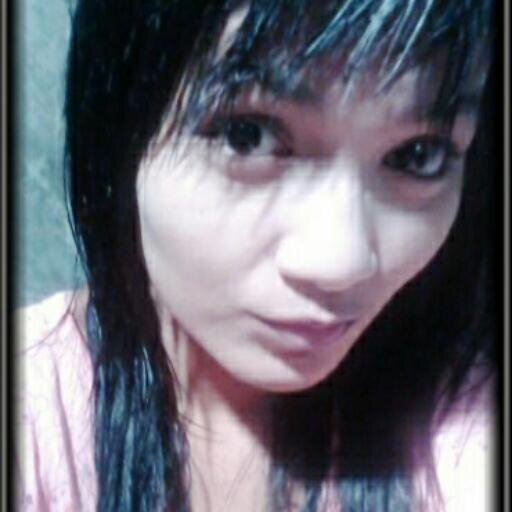 Cewe simple,, tnpa bnyak omong & bualan | Singer,, | ingin memperluas teman |Mudah bergaul.. mski kdang sok cool,,