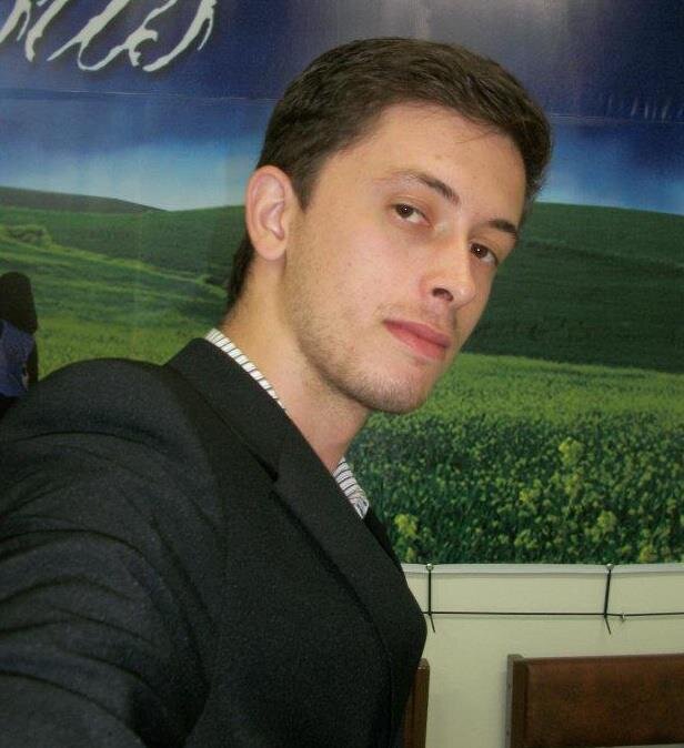 Sou um jovem empreendedor,gosto de viajar,um romantico,sonhador com os pés no chão e muita fe em Deus!