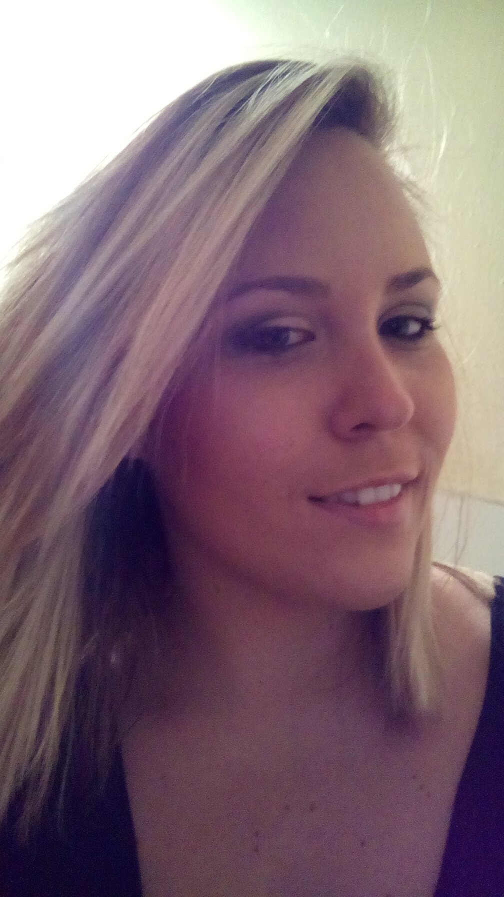 KristinaNikoli3's profile picture. I radije bih proživela samo još jedan dan po mojim pravilima,, nego milion godina kako moram!!!