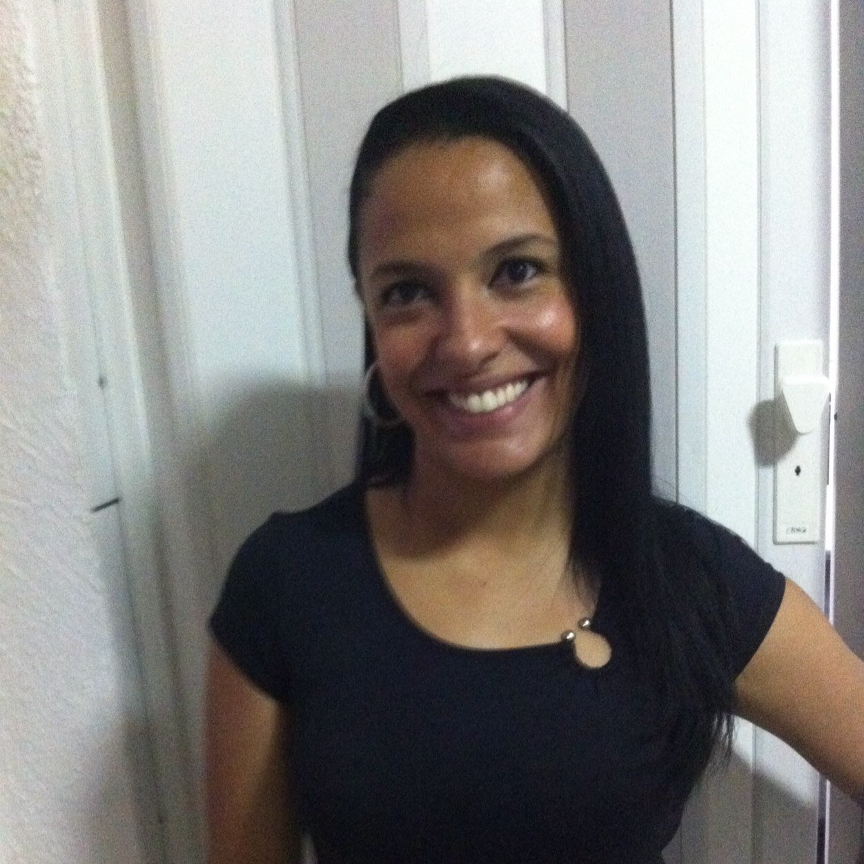 Princesa do Senhor !!! Mae coruja! Esposa sabia!  Vivo a vida intensamente como se fosse o ultimo dia! Jamais abro mão de um sorriso!!!
