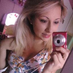 Sorriso no rosto e Deus no coração (y' Prazer , uma garota cheia de defeitoos :3 https://t.co/fYKnSTSFae