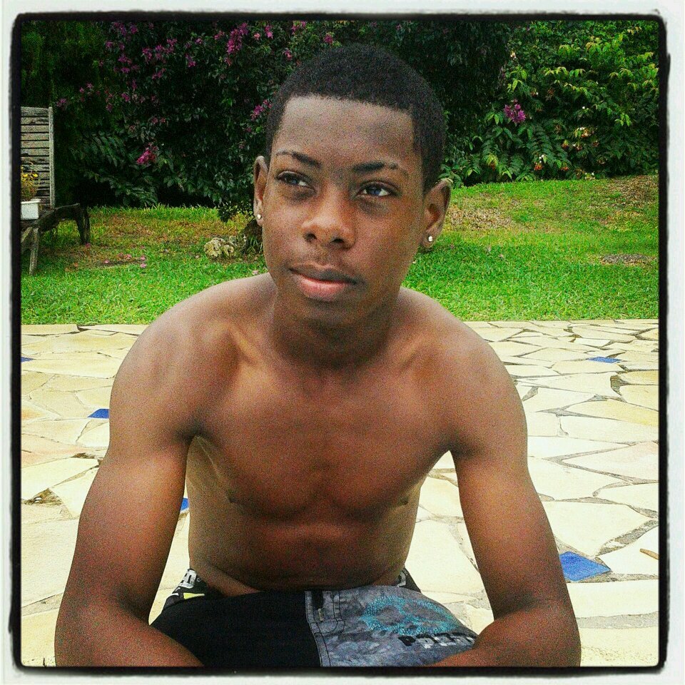 Courir comme un esclave pour s'asseoir comme un roi . #TeamLion #KALLALOU™ #TeamRancunier
IG : d_y_d_y  / Snap: Dy_lan28