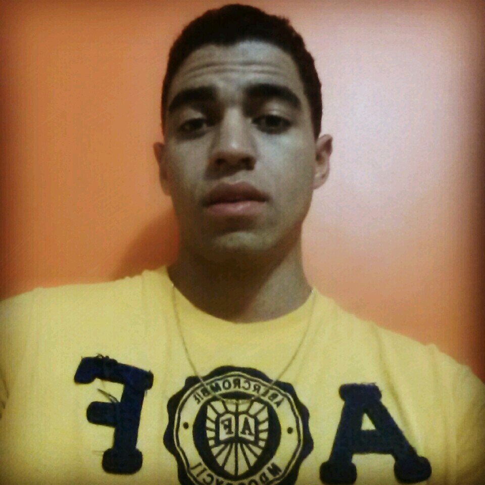 , estudante, extrovertido. '-'
