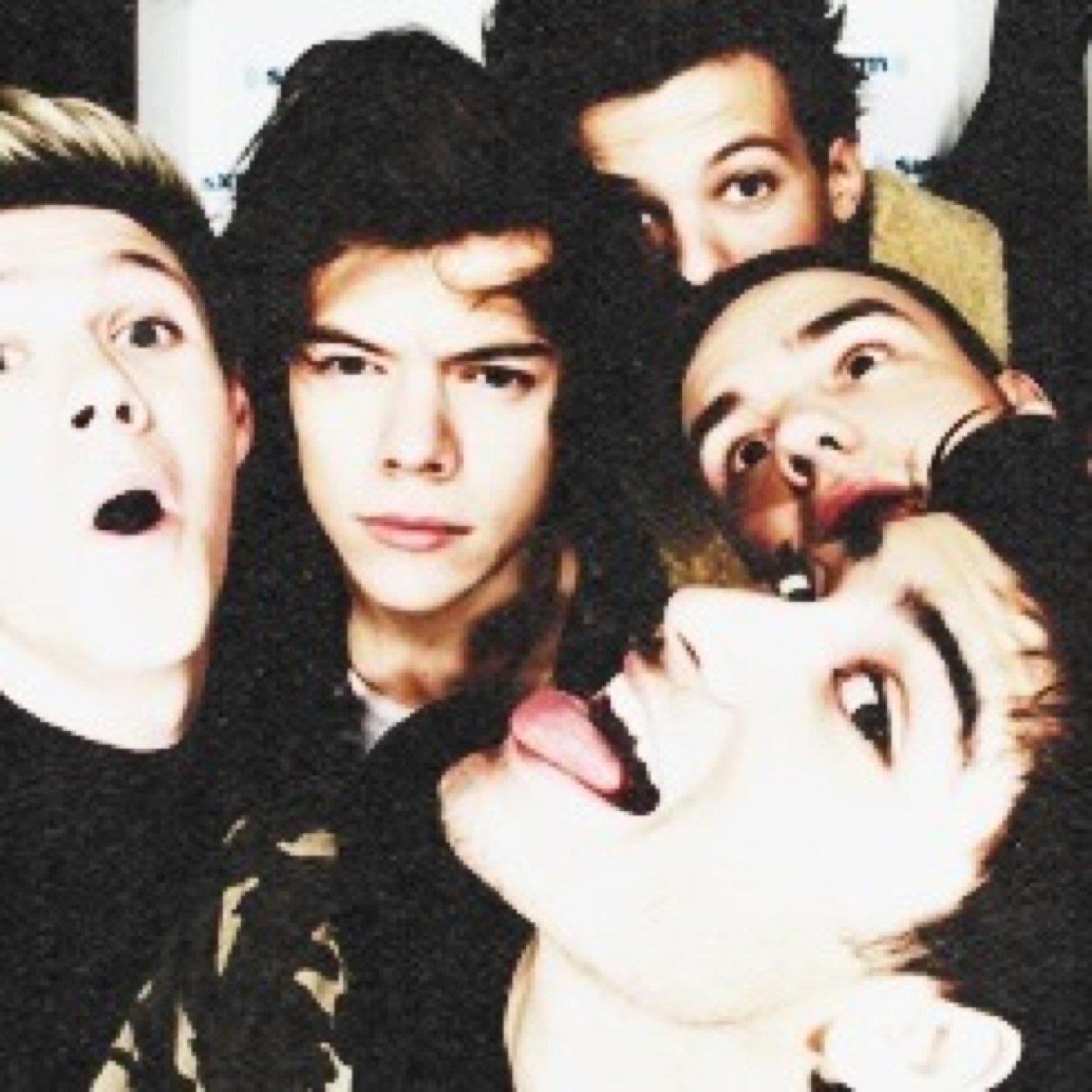 Follow @zaynangxls :) x
