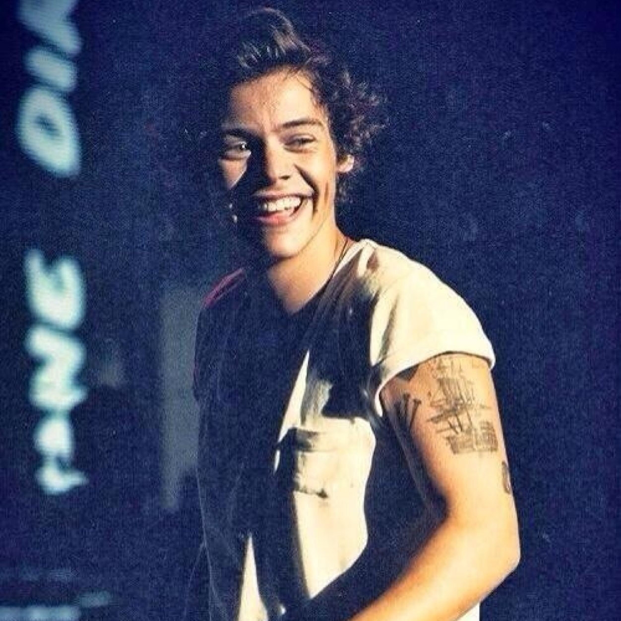 Follow @smileitsnarry_ because she gave you a free follow