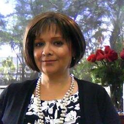 Traductora, intérprete público (español-inglés), tarotista.