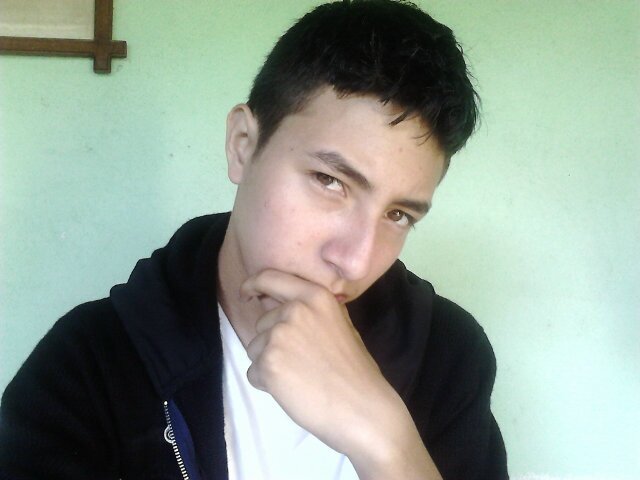 Soy un espectador de los pequeños y gratos momentos de la vida. Para mi el ayer es historia y el mañana un misterio para el hoy