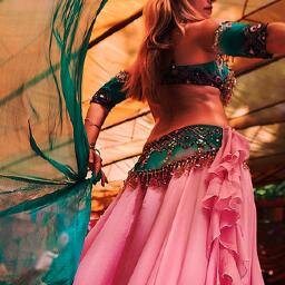 Plur, good vibes, wanderlust and dance. Independent lady in waiting. Until then, let's eat, drink and be merry.