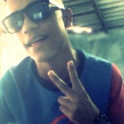 NÃO GOSTO DE MUITAS COISAS, SÃO POUCAS QUE ME AGRADAM, SÃO POUCAS PESSOAS QUE ME ATRAEM E POUCOS SORRISOS QUE SUPORTO ;