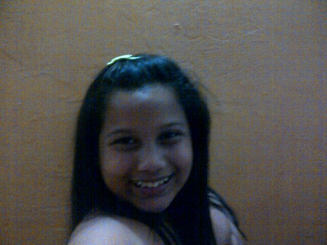 si quieres  saber de mi bueno megusta one diretion y harri soy fans de violeta y soy bellaaaa :) :D