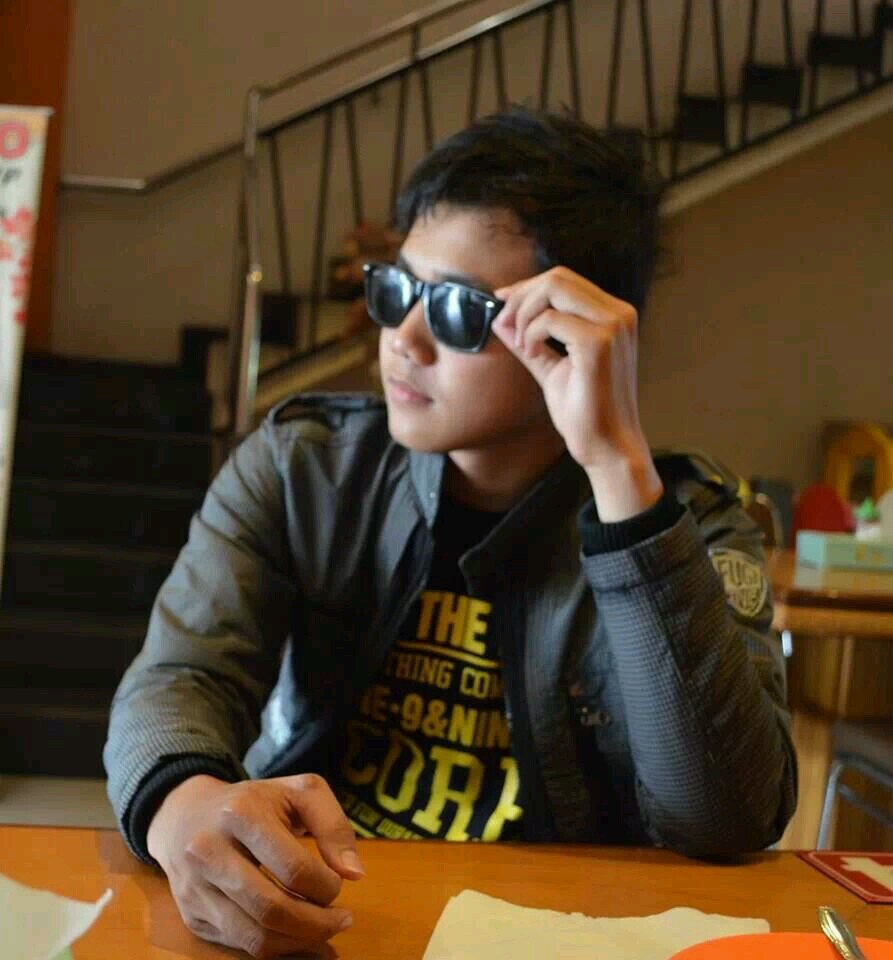 Fadly_solo's profile picture. nama gw fadli, gw umur 17th
gw orang nya
.Asik,Gokil,Baik
.Enak di ajak temenan
.Gak suka pilih2 dlm berteman
.Suka Jaim,.Bisa di adalin