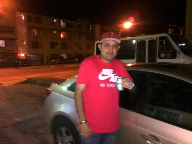 Fanatico de los Leones del Caracas, F.C. Barcelona, y de la                         super Vinotinto de mi corazon..