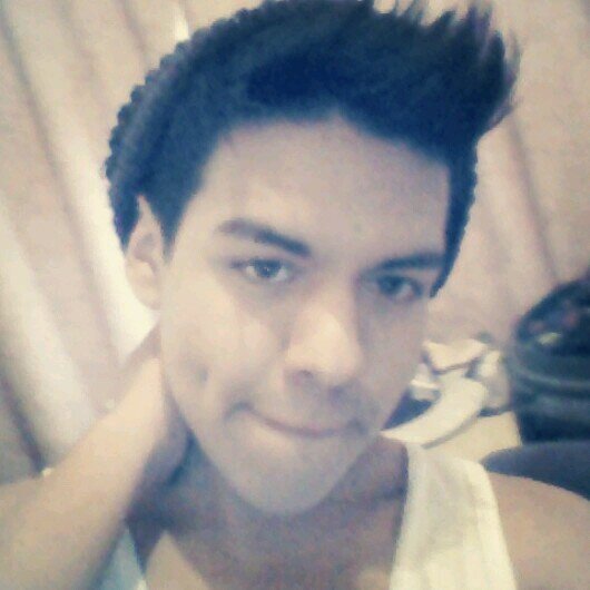 sincero, alegre, un poco loco y sin ganas de agradar a nadie :3