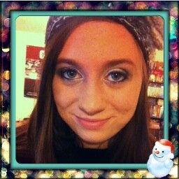 I'm an artist; 21; Disney Addict; Small Town Girl;                             Keep  Moving Forward