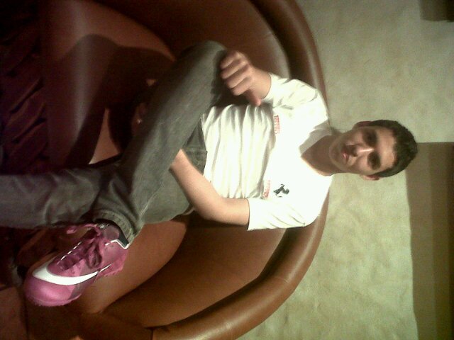 Por sus llagas estoy sano (1pedro 2,24) me gusta tocar guitarra, componer musica, jugar futbol...