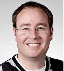 Twittrar privat om NHL, SHL och saker på det professionella området (informationssäkerhet inom Landstinget).