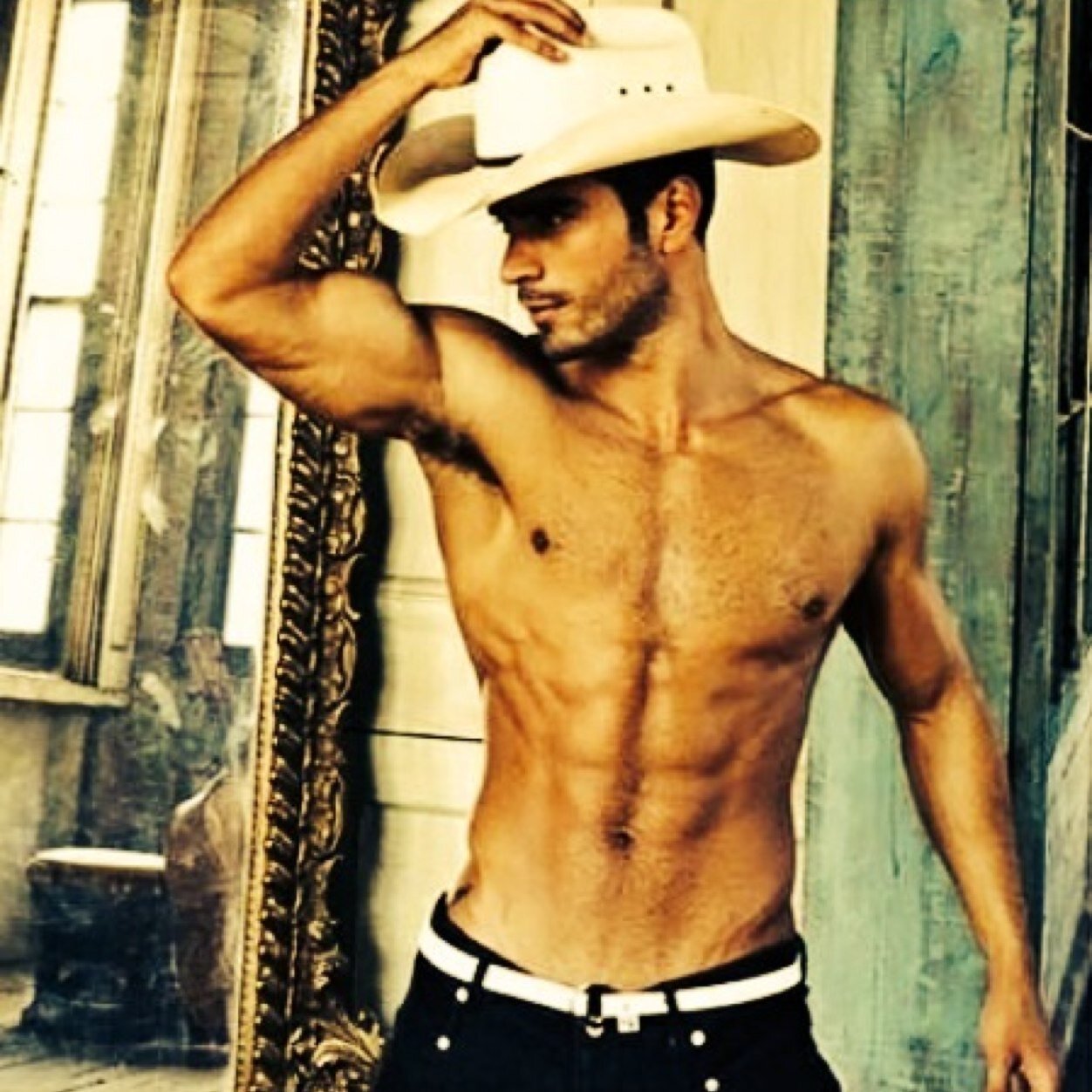 22 yrs.Gay Montana Male.Single.Love Sports.Outdoors.Reading.Video Games.Music.Cuddling.Kissing.