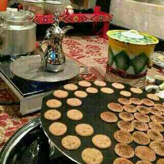 ‏‏عمر الثقل مافتح للغلا باب             (حائل)