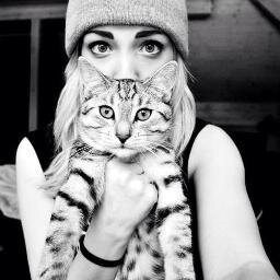 Just tweeting what i want, my feelings, my thoughts and everything. Don't be too serious, because It's just for fun ☺