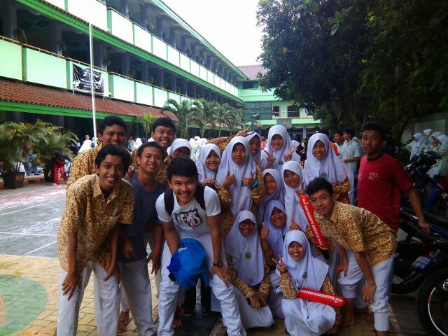 Social Three Family The incredible Solidarity | GEROBAKDOGER | Doakan kami LULUS UN + diTERIMA PTN yg KAMI inginkan