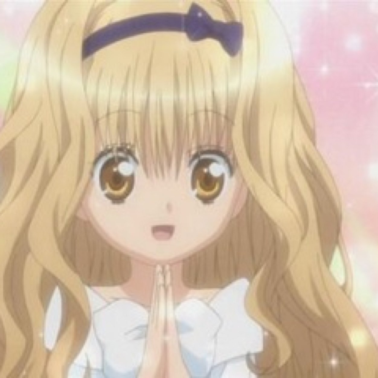 Hi,I'm Rima Mashiro, Of the Queen's chair of the guardians,my dream is that the whole world laugh,I love comedy much,My Shugo Chara is:[Kusu-Kusu]..{Clown Drop}
