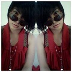 simple yet cool.. interested in boy.. looking for my true love.. joke. hmm. i love everbody but everybody does'nt like me :]