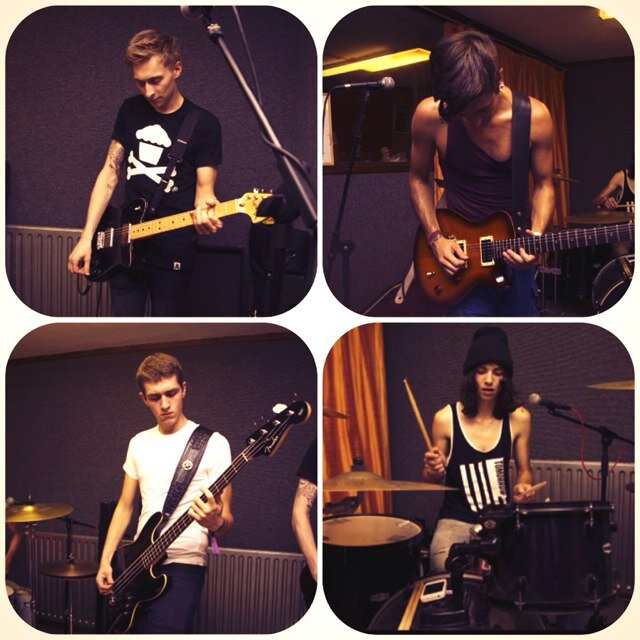 Download our EP for FREE at http://t.co/FqUdWfceL6 // http://t.co/cCSpGIhBqd // Merch : http://t.co/c5oJJIr1pm // Instagram @LeaguesUK
