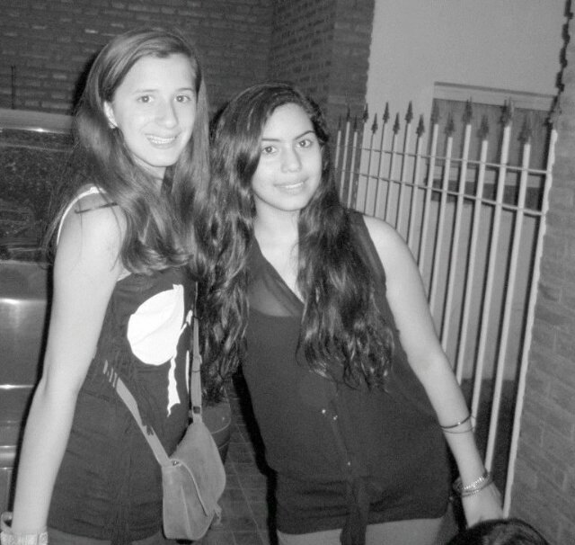 PIN:2B300E07.       No le robes un beso , robale una sonrisa y ella te besara
