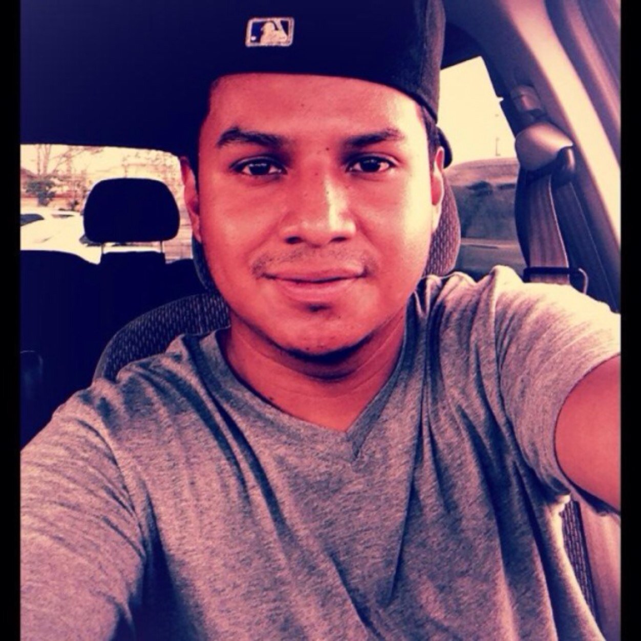 Soy un Hijo de Dios, Sigo a Cristo Jesus, quien que me sano, me liberto y ahora vivo para El. Si El lo hizo conmigo, también lo puede hacer contigo.
