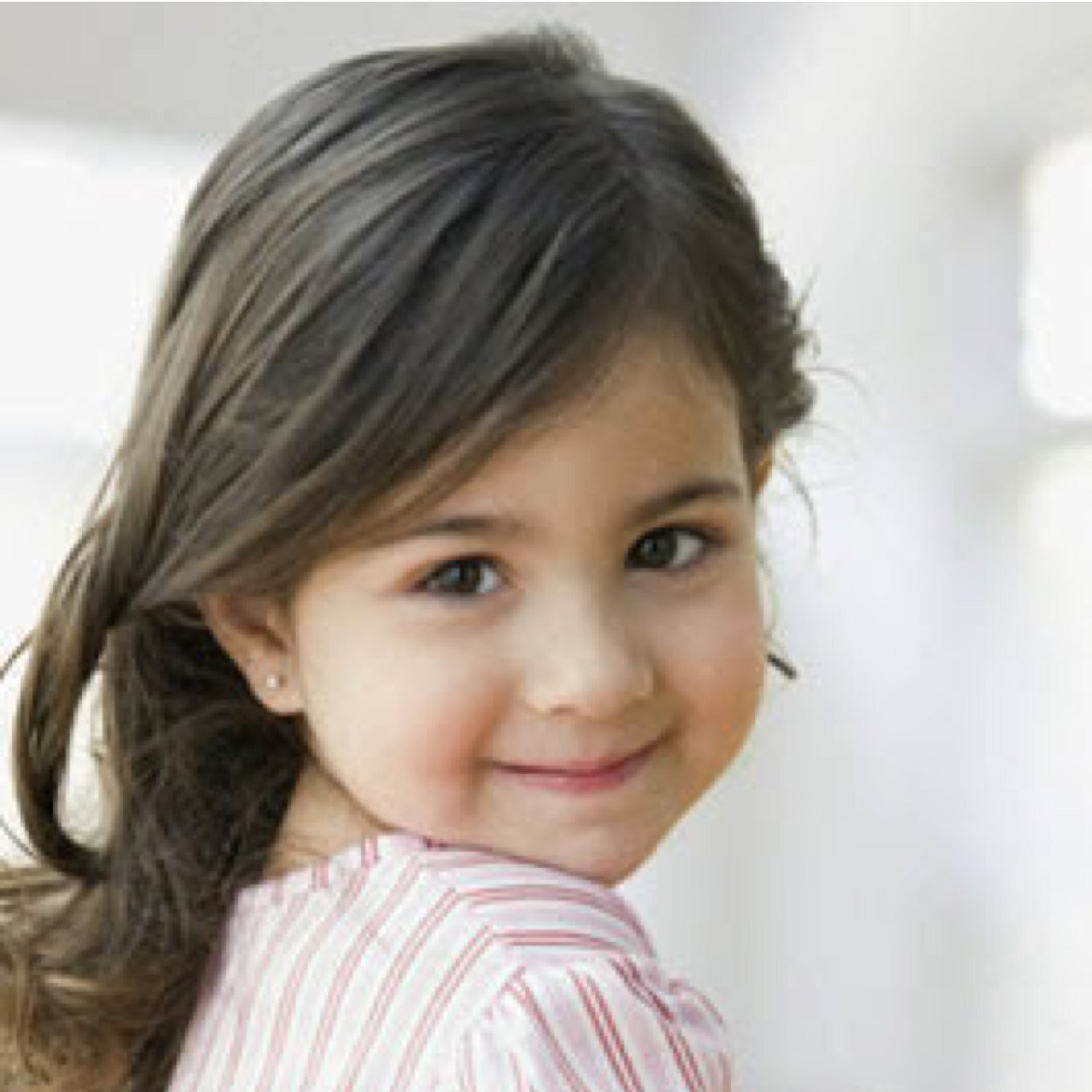 ياهلا وغلا.. زارتنا البركة .. فيه زر فوق مكتوب فيه ( تابع ، follow ) اضغط عليه خله ازرق .. ويشرفنا تواجدكم ..