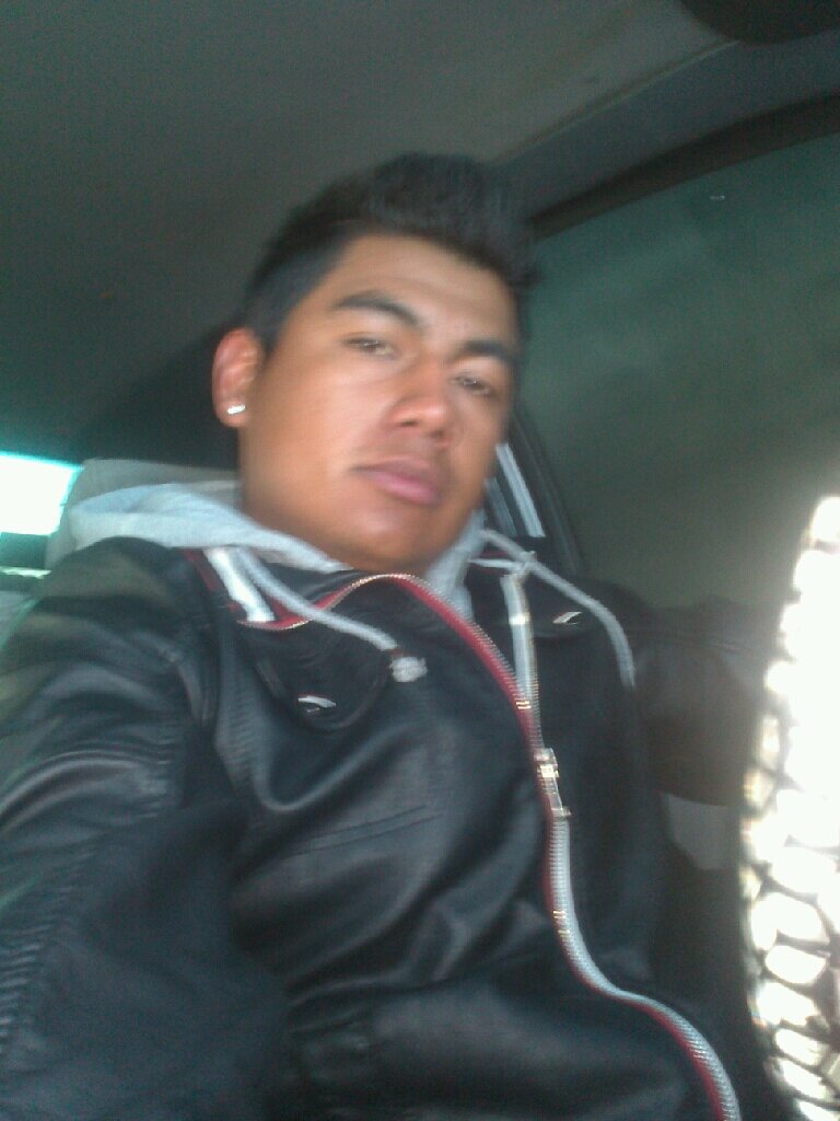joven divertido de 21 años que vive la vida al 100 amante del reggaeton en especial @BabyRastaGringo, estudiante de musica y estudiante de la prepa Jaime Torres