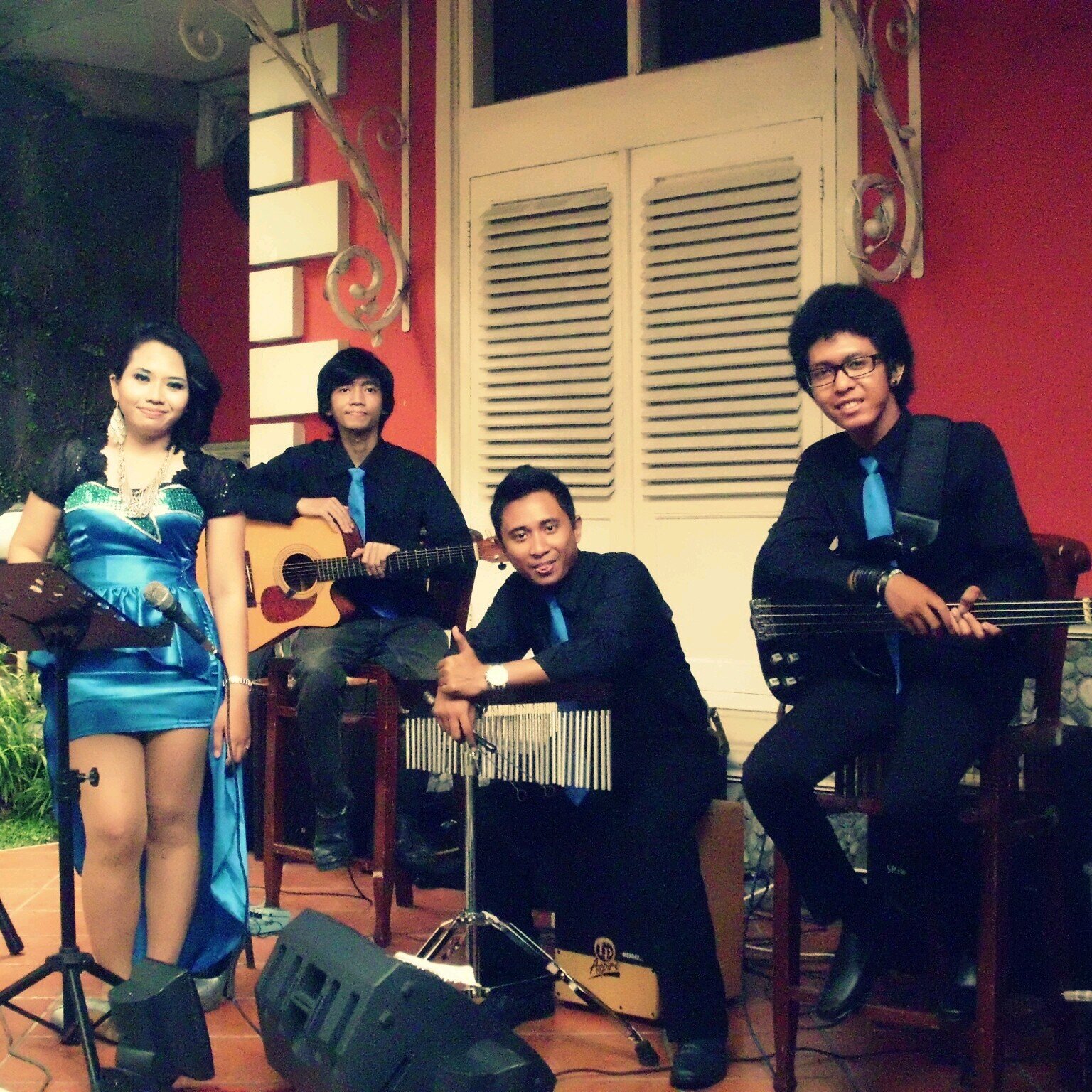 acoustic | band | jazz | LEWI . CBUZ . KATRIN . KUNYIK | fb. Praba Lakshmi | cp. 0856400 40 600 |